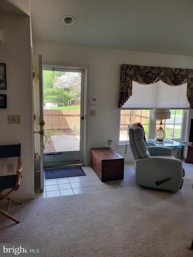 Foto del edificio - 43 Woolsey Ct