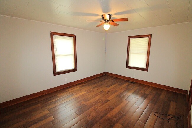 Foto del edificio - 3 Bedroom Home in Mount Holly, NC (Lawn Ca...