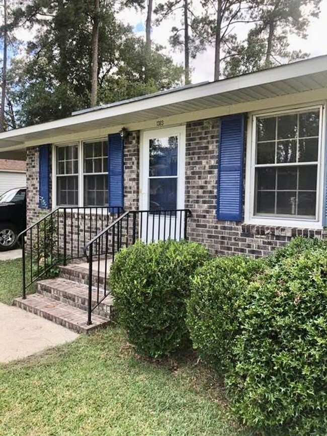 Foto del edificio - Updated and adorable rancher home in Old C...