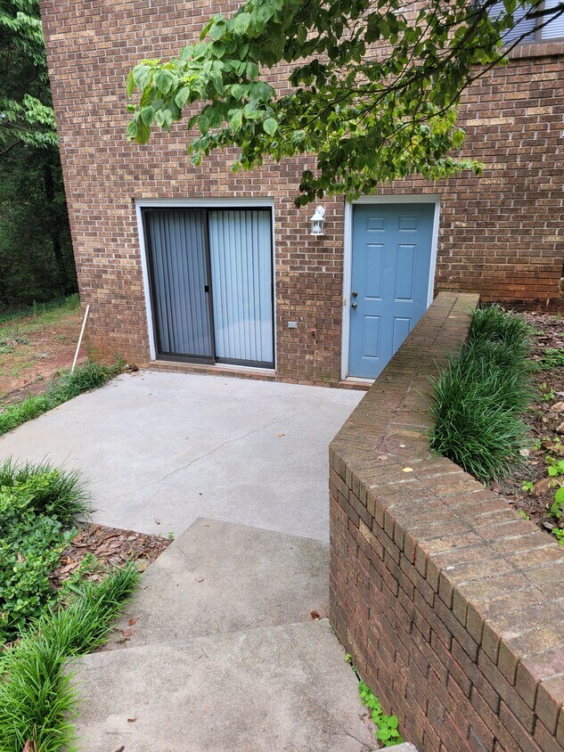 Entry - 51 Greenleaf Ct