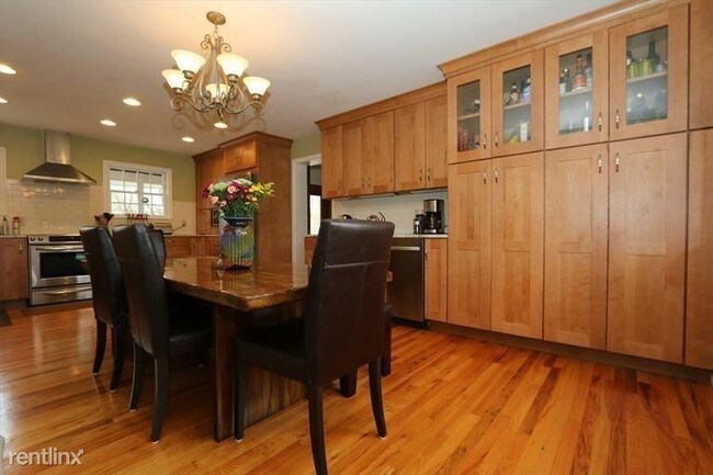 Building Photo - 3 br, 2.5 bath House - 5056 Twin Brook