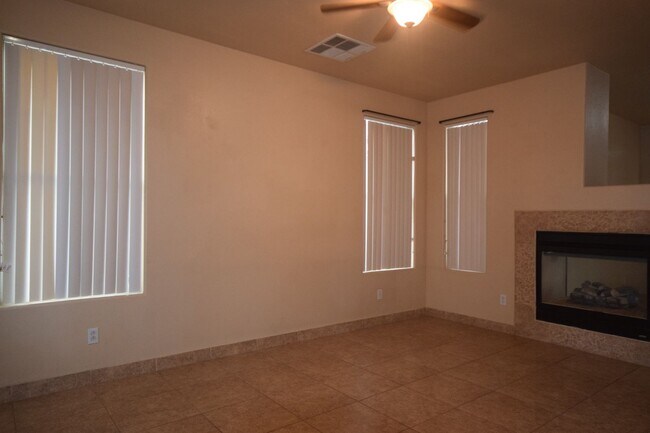 Foto del edificio - Quaint and quiet home in a gated community...