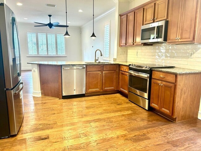 Building Photo - 2024 Foxtail View Ct