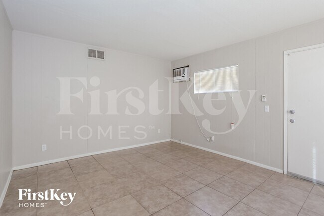 Foto del edificio - 1701 Sweeney Ave