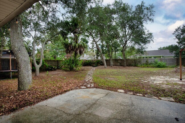 Building Photo - 6880 Andalusian Ct