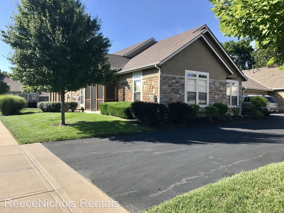 11262 Rene St, Lenexa, KS 66215 House for Rent in Lenexa, KS