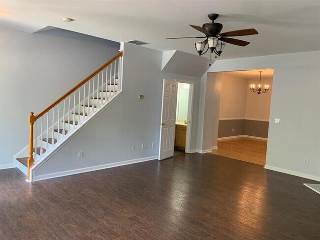 Building Photo - 215 Galecrest Dr