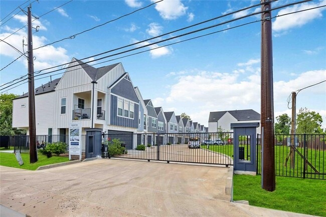 Building Photo - 6114 De Campo St