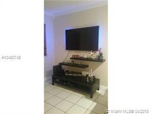 Foto del edificio - 10285 NW 80th Ct