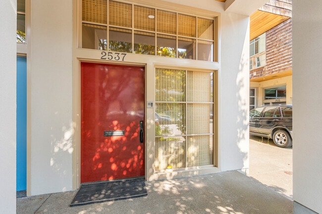 Building Photo - 2537 NW Upshur St