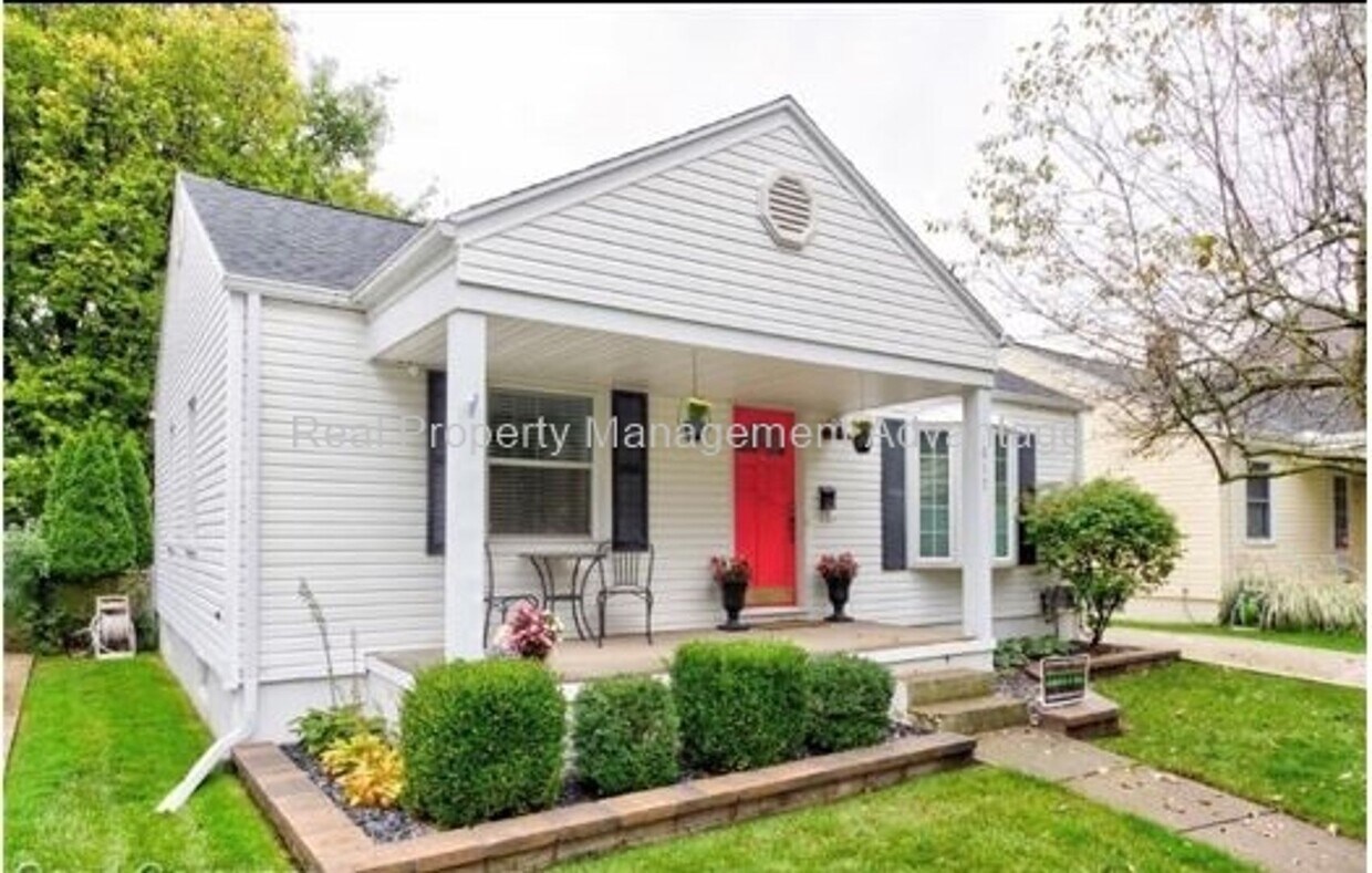 Primary Photo - Bright and Renovated Near Downtown Royal Oak