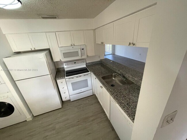 Foto del edificio - 14208 Glenmoor Dr
