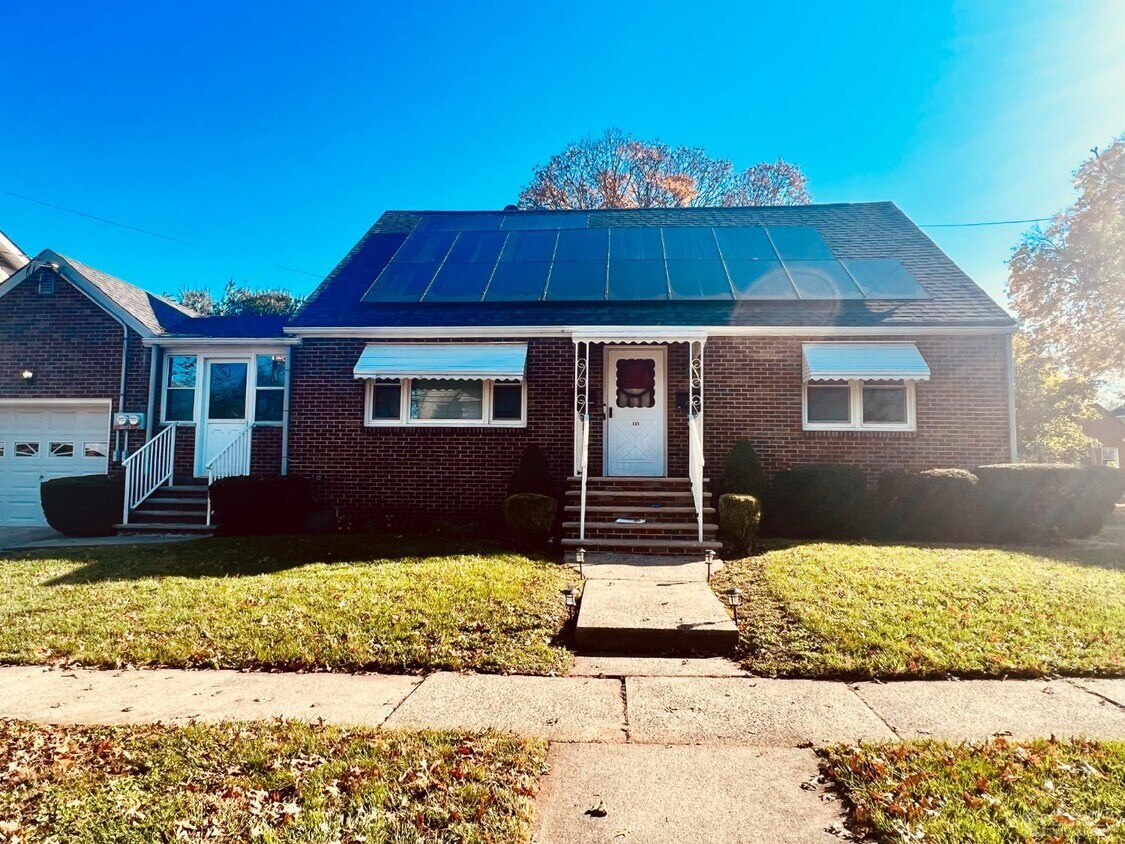 141 Barnard St, Highland Park, NJ 08904 Room for Rent in Highland