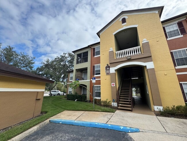 Building Photo - 700 Crest Pines Dr