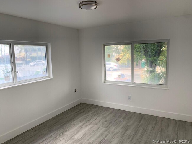Building Photo - 1143 SW 12th Ct