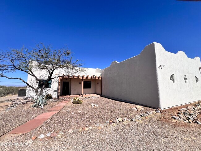 Building Photo - 1040 N Wentworth Rd