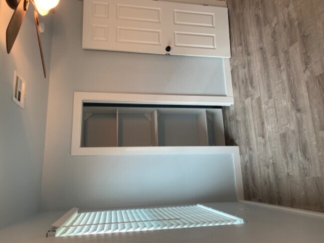 Foto del edificio - 813 E Lindsey St
