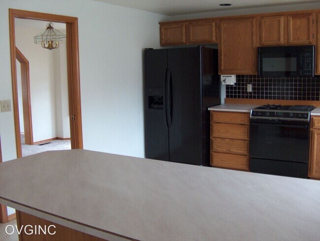 Building Photo - 3 br, 2.5 bath House - 6023 THORNBURY PL S.E.