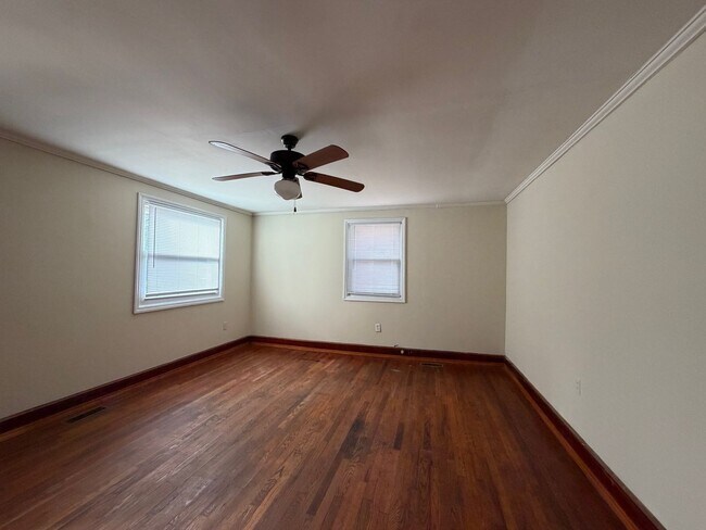 Foto del edificio - Great Experiences Are Just Around The Corner. Charming 2 bedroom Ranch Style Bungalow.