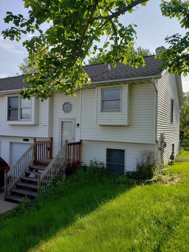 1407 Kenai Ct, Coralville, IA 52241 Townhouse for Rent in Coralville