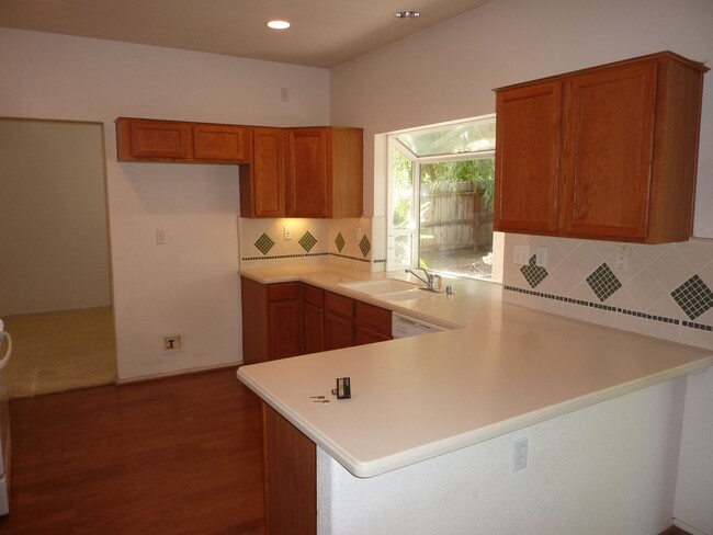 Building Photo - Large Two Story Home with Bonus Room, Cove...