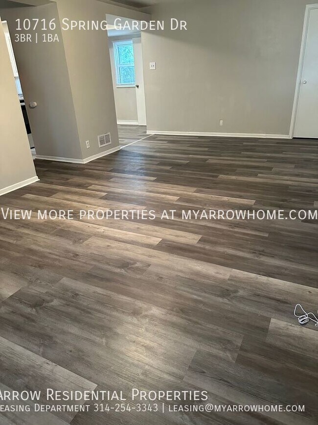Foto del edificio - 10716 Spring Garden Dr