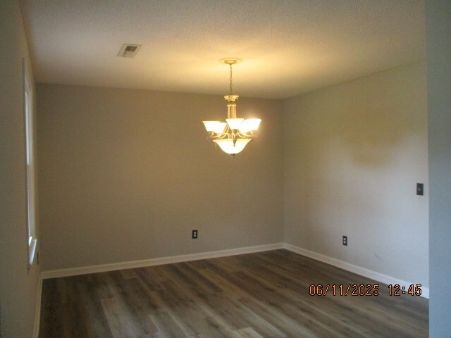 Building Photo - 2213 Rolling Hill Ln