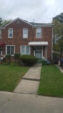 Building Photo - 8576 Manor