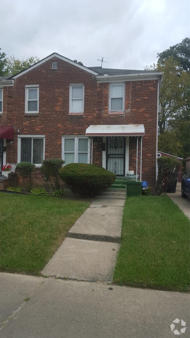 Building Photo - 8576 Manor