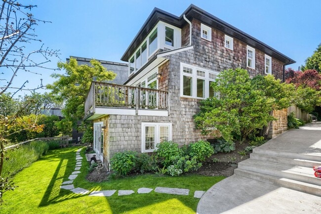 Building Photo - Capitol Hill View Home