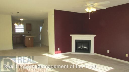 Building Photo - 118 Breezeway Ln