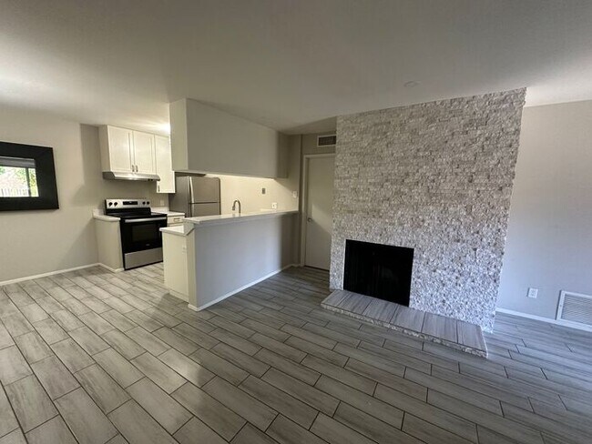 Foto del edificio - Charming 2 Bed 1 bath Condo