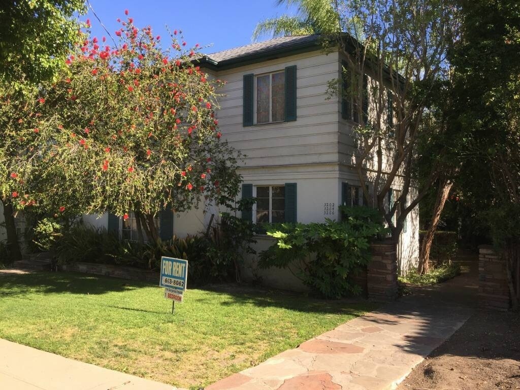 Primary Photo - 3206 Rowena Ave