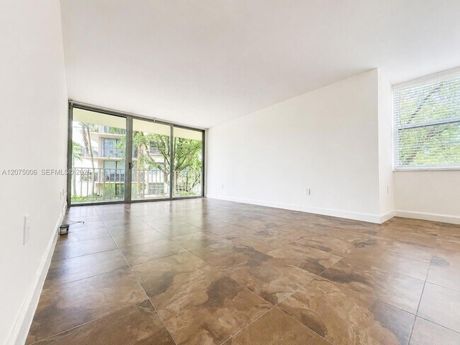 Building Photo - 13100 SW 92nd Ave
