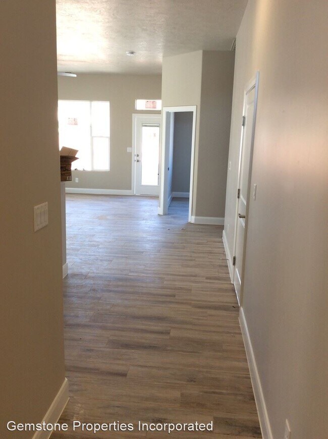 Foto del edificio - 3 br, 2 bath House - 246 North 2585 West