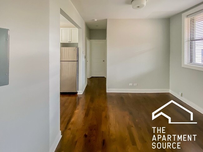 Photo - 1608 W Belle Plaine Ave Apartment