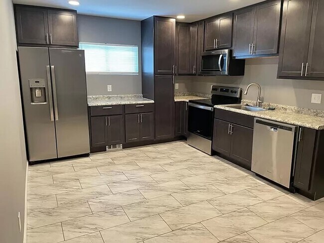 Foto del edificio - COMING SOON! Beautifully renovated single-...