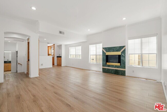 Foto del edificio - 8646 W Olympic Blvd