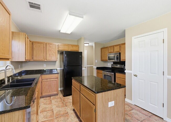 Foto del edificio - Freshly Updated 3 Bedroom Home on Large Corner Lot!
