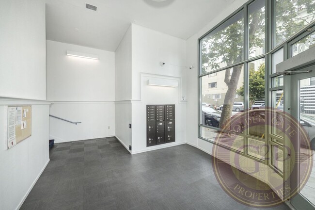 Building Photo - SoMa - 2 BR, 1 BA Condo 900 Sq. Ft. - 3D V...