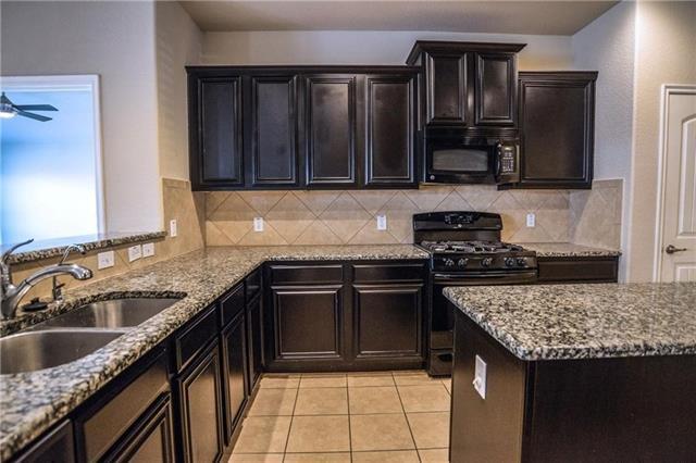 Building Photo - 1025 Lake Grove Dr