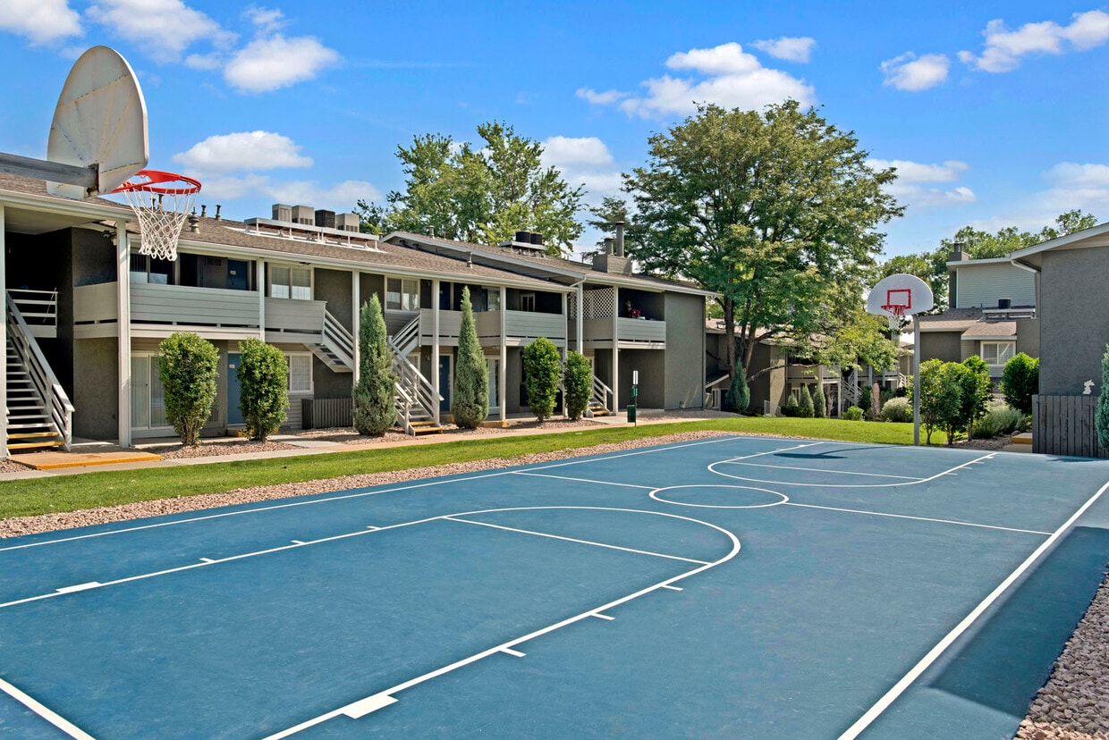 Primary Photo - Rosemont West 84th