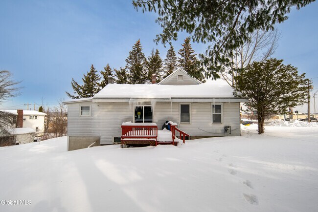 Foto del edificio - 6 Utica Ave