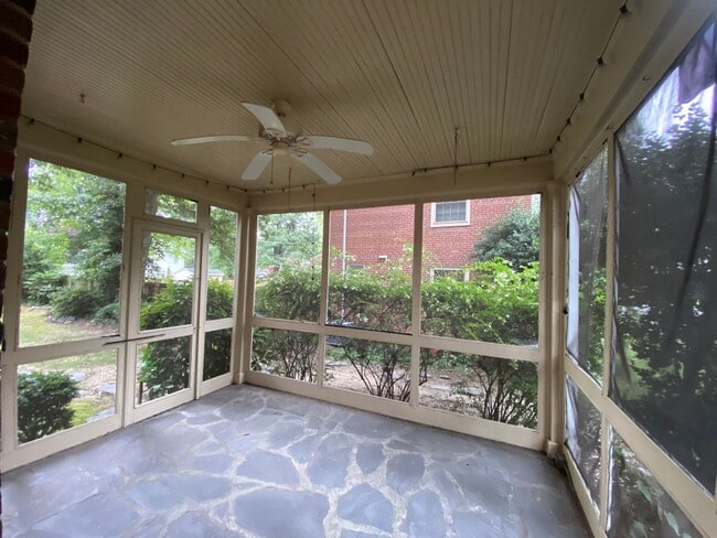 Foto del edificio - 4304 Bromley Ln