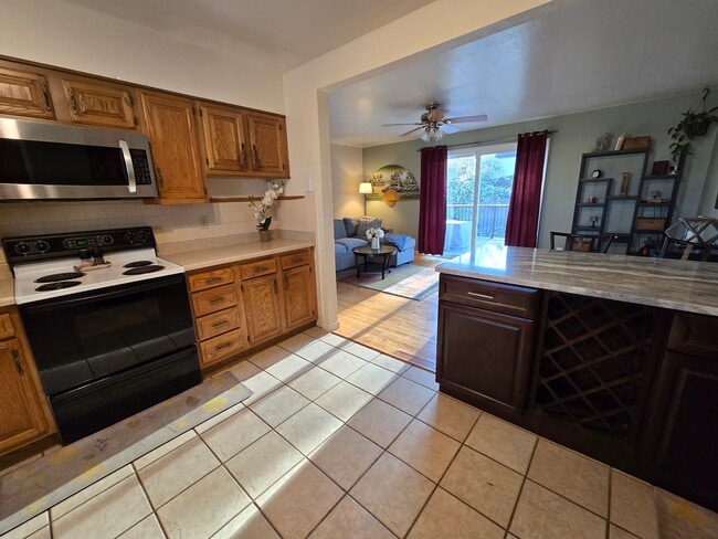 Kitchen/living room/breakfast bar 1 - 965 S Parfet Way