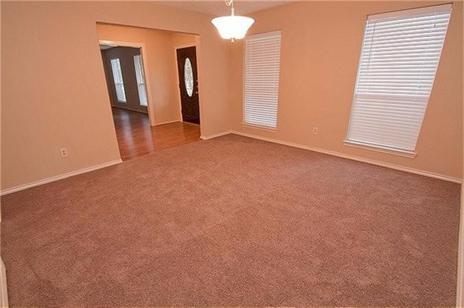 Building Photo - 11902 Quail Creek Dr