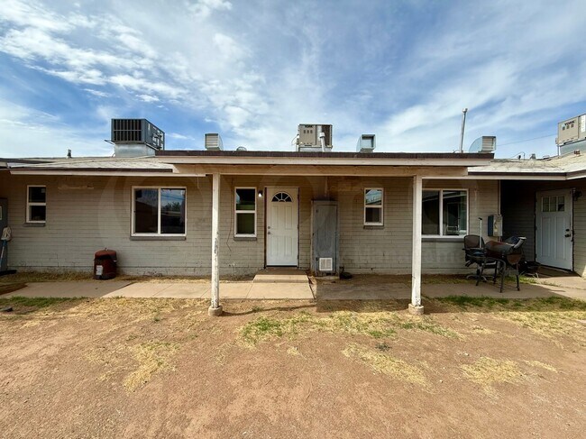 Foto del edificio - 745 E Weldon Ave
