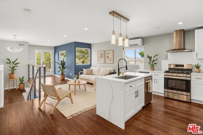 Foto del edificio - 4255 Raynol St