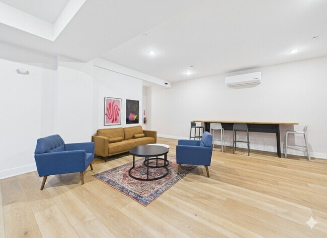 Building Photo - Huge 1 bed 1 bath with private balcony in Port Richmond Available