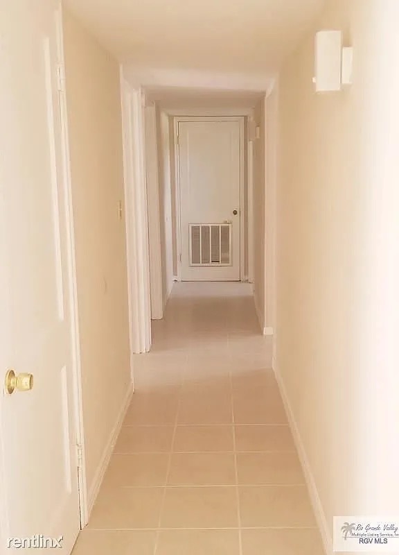 Foto del edificio - 1616 Adkins Dr